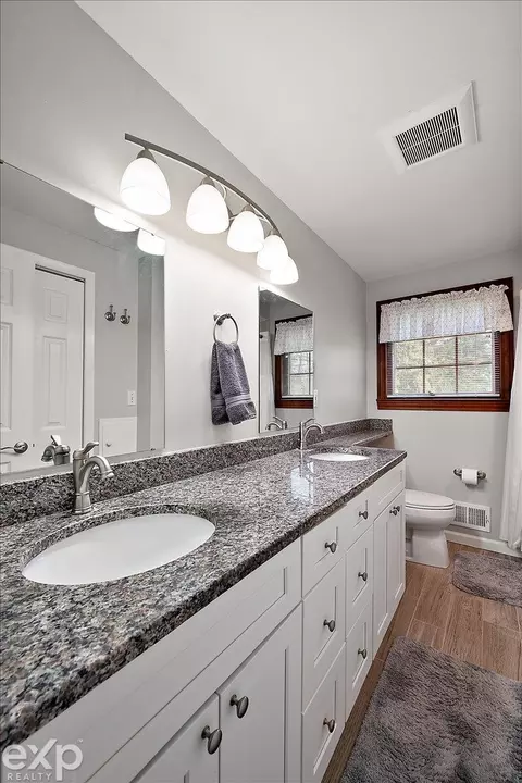 397 E Hurst, Troy, MI 48085 photo 35