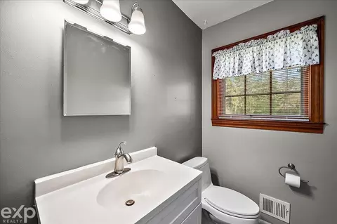 397 E Hurst, Troy, MI 48085 photo 45
