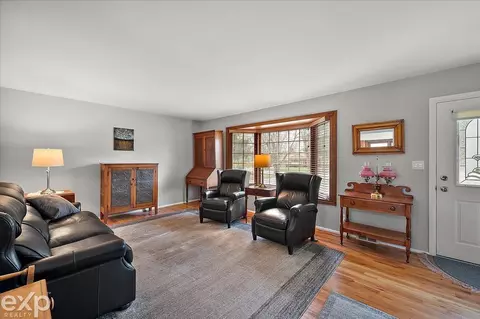 397 E Hurst, Troy, MI 48085 photo 18
