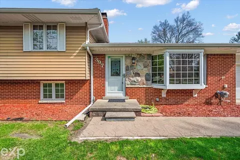 397 E Hurst, Troy, MI 48085 photo 16