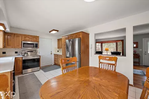 397 E Hurst, Troy, MI 48085 photo 28