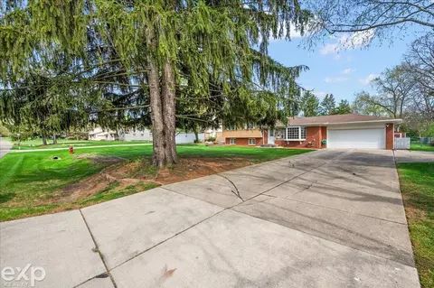 397 E Hurst, Troy, MI 48085 photo 15