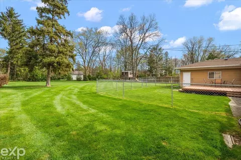 397 E Hurst, Troy, MI 48085 photo 6