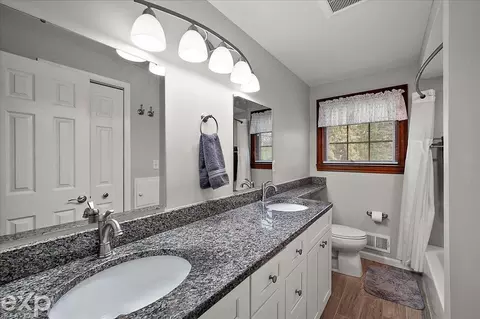 397 E Hurst, Troy, MI 48085 photo 34