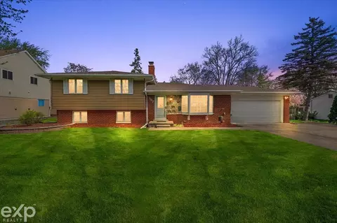 397 E Hurst, Troy, MI 48085