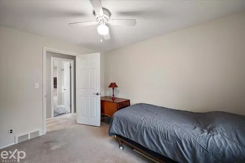 397 E Hurst, Troy, MI 48085 photo 32