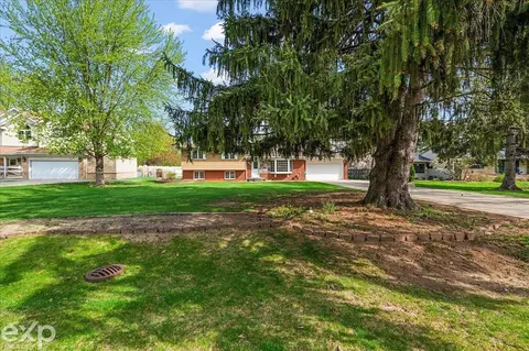 397 E Hurst, Troy, MI 48085 photo 14