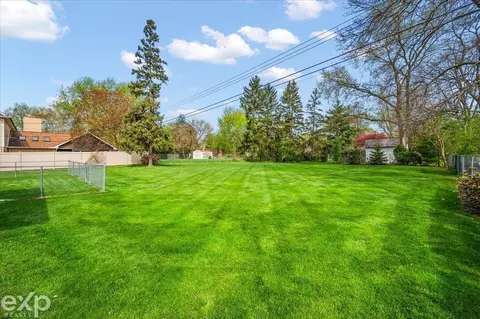 397 E Hurst, Troy, MI 48085 photo 11