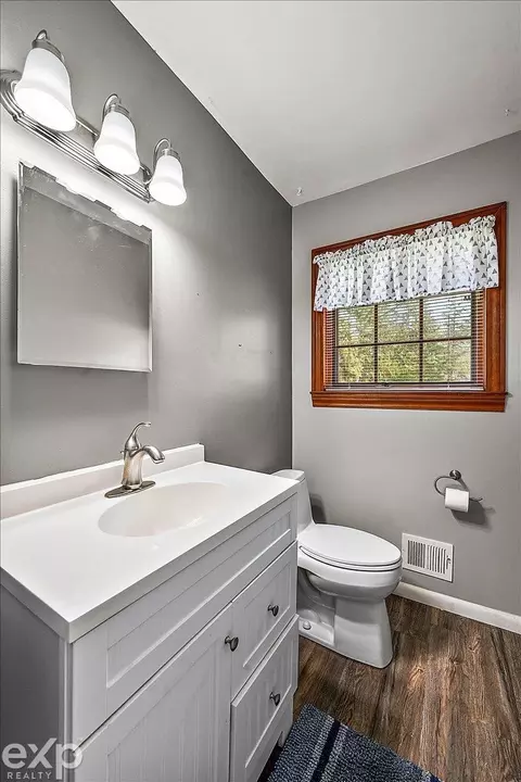 397 E Hurst, Troy, MI 48085 photo 46
