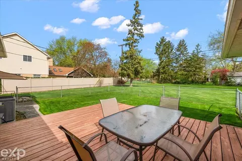 397 E Hurst, Troy, MI 48085 photo 3