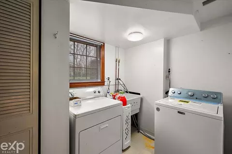 397 E Hurst, Troy, MI 48085 photo 49