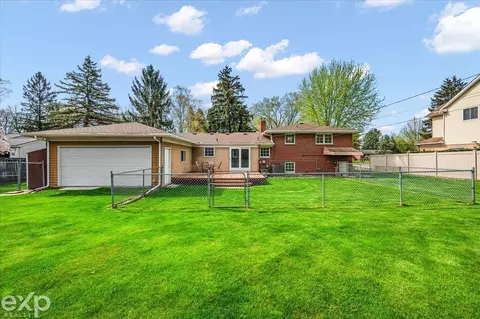 397 E Hurst, Troy, MI 48085 photo 12