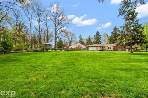 397 E Hurst, Troy, MI 48085 photo 7