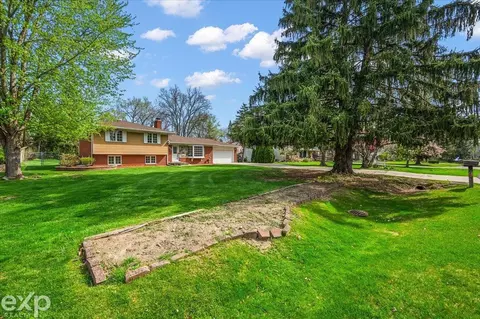 397 E Hurst, Troy, MI 48085 photo 13
