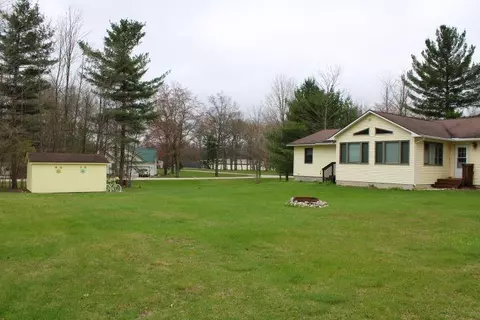 8839 N Circle E, Farwell, MI 48622 photo 12