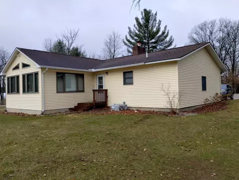 8839 N Circle E, Farwell, MI 48622 photo 2
