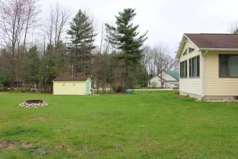 8839 N Circle E, Farwell, MI 48622 photo 16