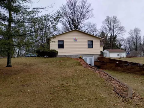 8839 N Circle E, Farwell, MI 48622 photo 3
