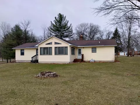 8839 N Circle E, Farwell, MI 48622 photo 4