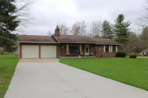 8839 N Circle E, Farwell, MI 48622 photo 13