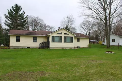 8839 N Circle E, Farwell, MI 48622 photo 11