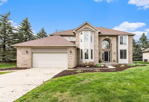 34291 W Hill Dr, New Baltimore, MI 48047