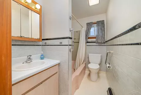 Bath - 398 E Alice, Merrill, MI 48637 photo 1 of 2