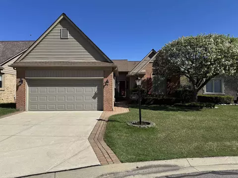 6647 Cross Crk #119, Washington Township, MI 48094