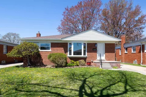 21601 Arrowhead, Saint Clair Shores, MI 48082