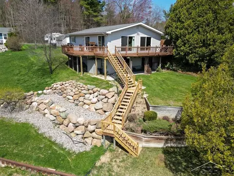 4438 N Verity, Sanford, MI 48657