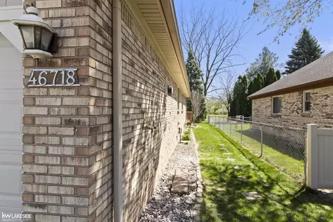 46718 Fox Run, Macomb, MI 48044 photo 12