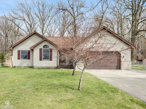 4941 Iroquois Trl, North Street, MI 48049