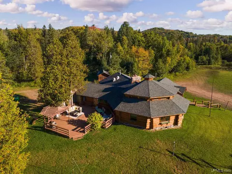 5964 E Us Hwy 2, Bessemer, MI 49938