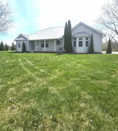 18 Debra Ct, Pinconning, MI 48650