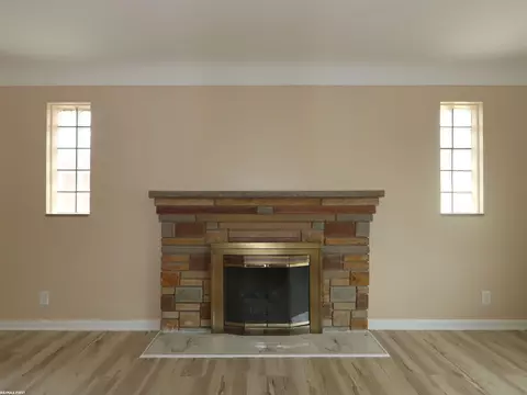 Living - 24830 Roxana, Eastpointe, MI 48021 photo 4 of 4