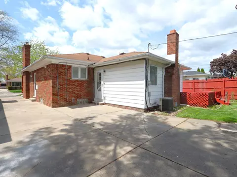 Exterior - 24830 Roxana, Eastpointe, MI 48021 photo 4 of 6