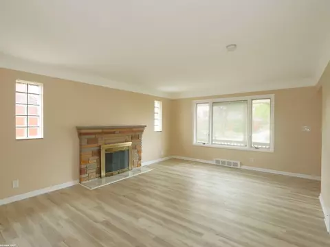 Living - 24830 Roxana, Eastpointe, MI 48021 photo 3 of 4