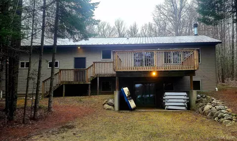 6302 Camp 6 Loop, Armstrong Creek, WI 54103