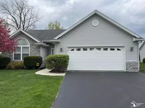 2389 Fountain Cir, Lambertville, MI 48144
