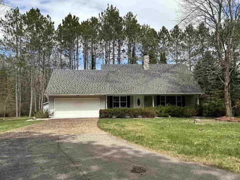 590 Siegle St, Farwell, MI 48622