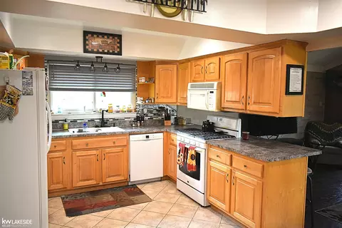 46515 Meadow, Macomb, MI 48044 photo 19