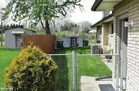 46515 Meadow, Macomb, MI 48044 photo 4