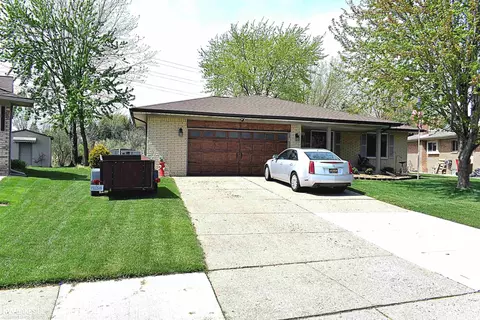 46515 Meadow, Macomb, MI 48044 photo 3