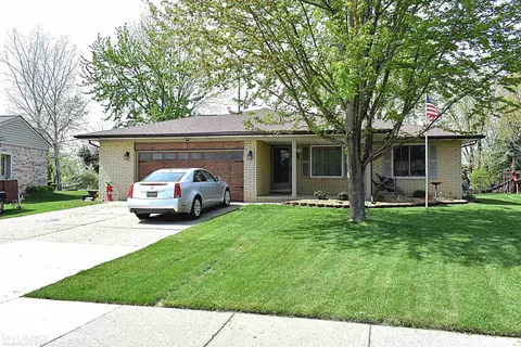 46515 Meadow, Macomb, MI 48044 photo 2