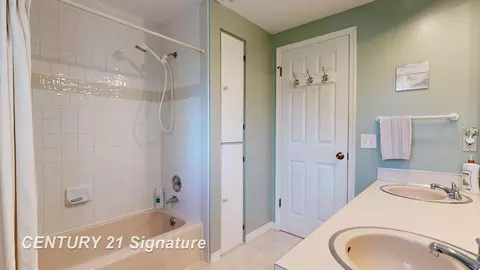 Bath - 5028 Sioux, Flushing, MI 48433 photo 7 of 7