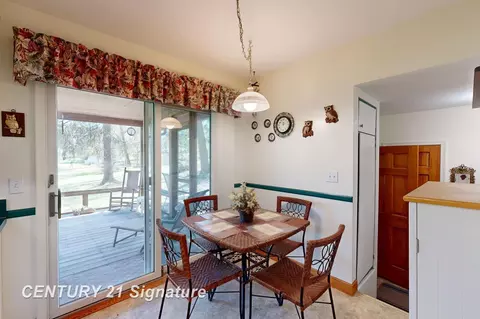 Dining - 5028 Sioux, Flushing, MI 48433 photo 1 of 3