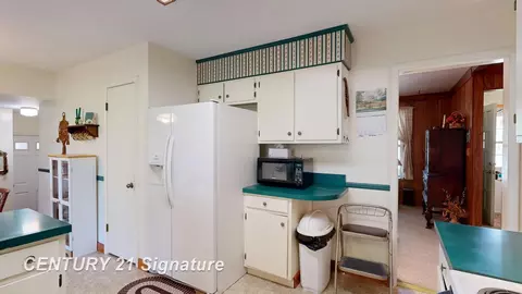 Kitchen - 5028 Sioux, Flushing, MI 48433 photo 5 of 6