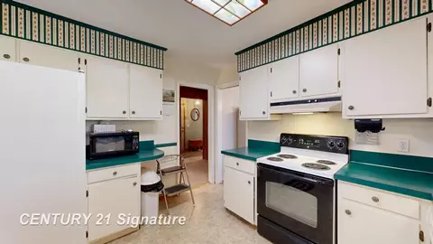 Kitchen - 5028 Sioux, Flushing, MI 48433 photo 3 of 6