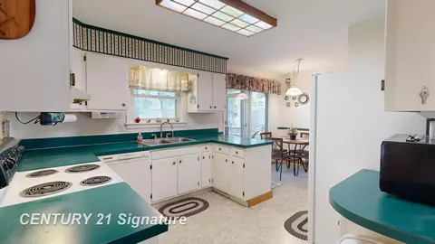 Kitchen - 5028 Sioux, Flushing, MI 48433 photo 1 of 6