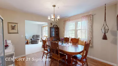 Dining - 5028 Sioux, Flushing, MI 48433 photo 2 of 3